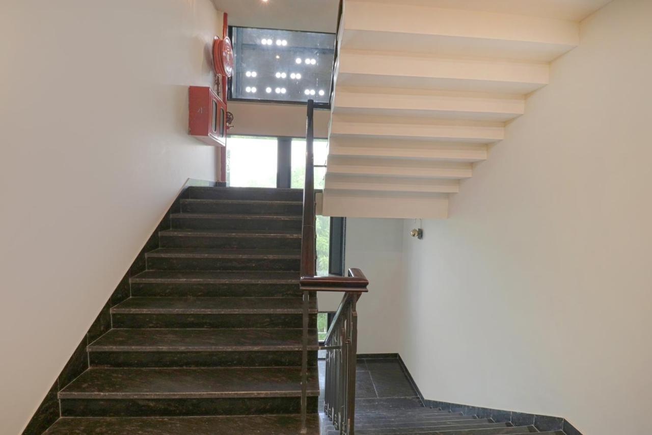Fabhotel Prime Shanit Delhi  Bagian luar foto
