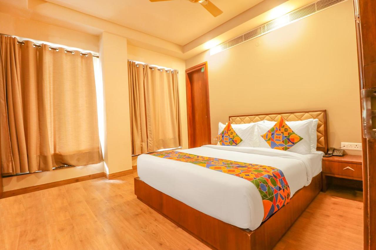 Fabhotel Prime Shanit Delhi  Bagian luar foto