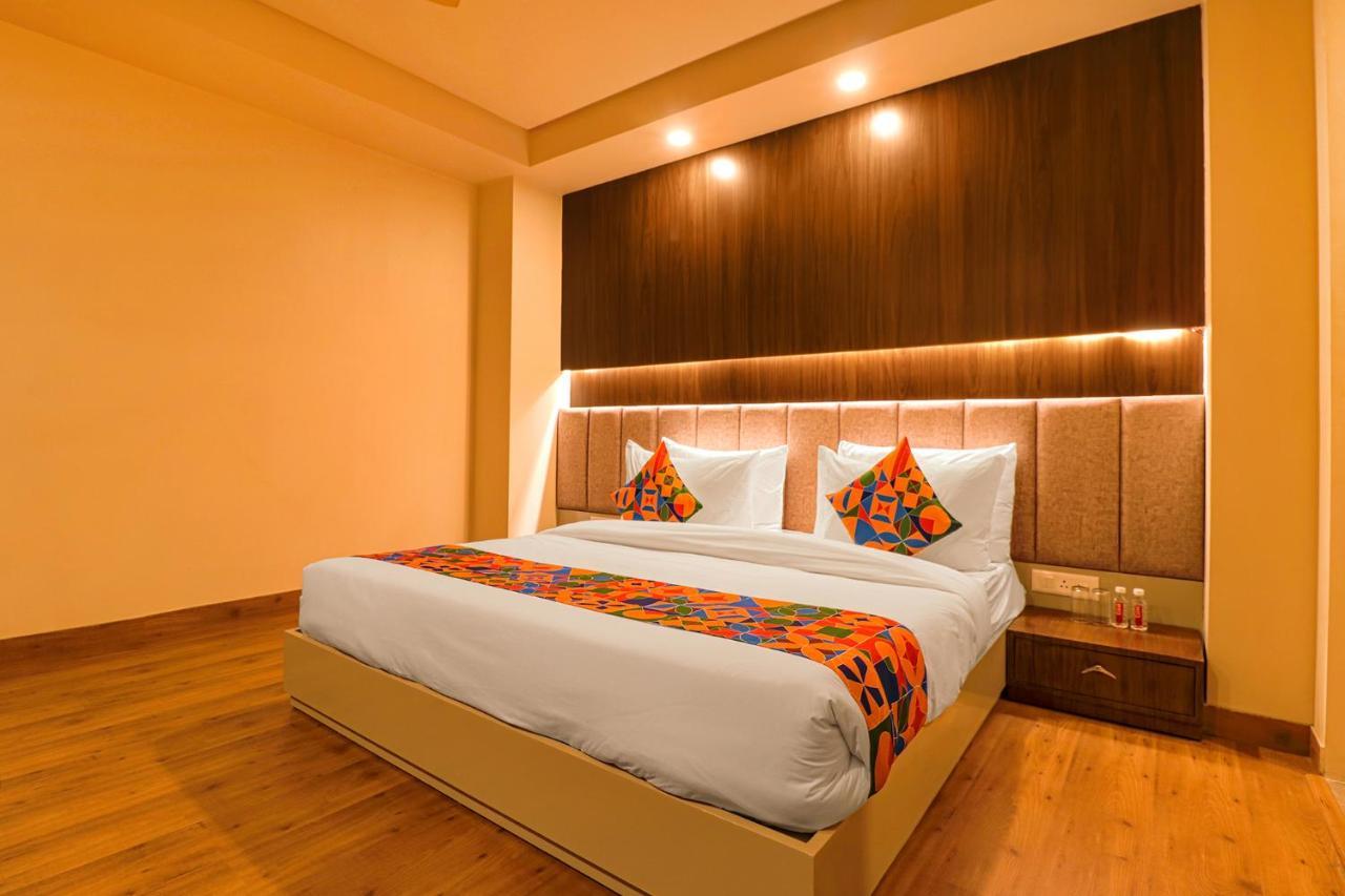 Fabhotel Prime Shanit Delhi  Bagian luar foto