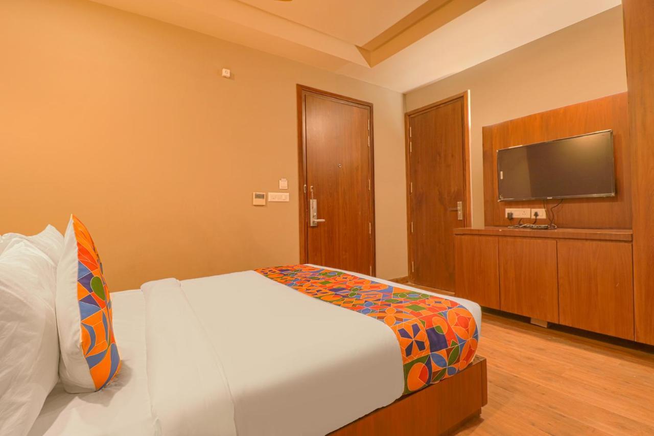Fabhotel Prime Shanit Delhi  Bagian luar foto