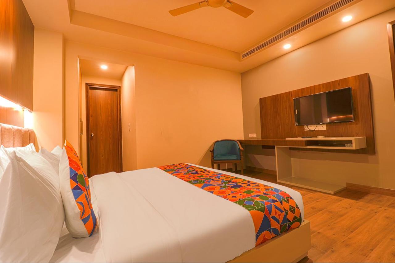 Fabhotel Prime Shanit Delhi  Bagian luar foto
